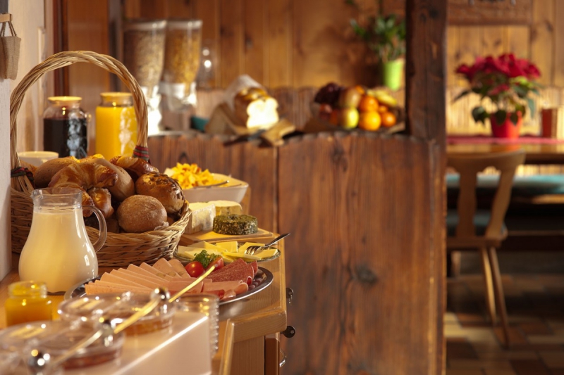 boulangerie-PIERLAS-min_breakfast_buffet_food_restaurant_meal_hotel_plate_fresh-718745