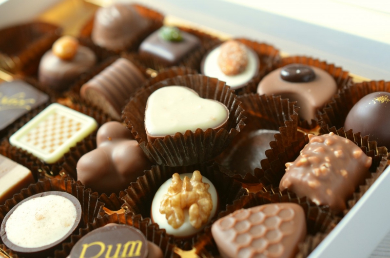 boulangerie-PIERLAS-min_chocolates_food_candy_calories_nibble_chocolate_heart-782043